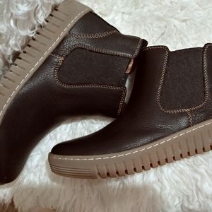 NIB Comfortiva Hartley Black Ankle Boot  Size 8...The leather is Gorgeou…